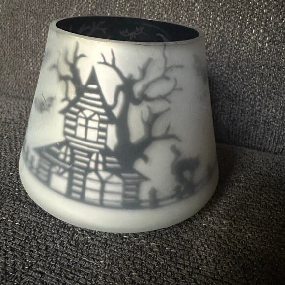 Halloween Yankee Candle Jar Topper Haunted House Witch Bats Frosted Satin Glass - Picture 1 of 6
